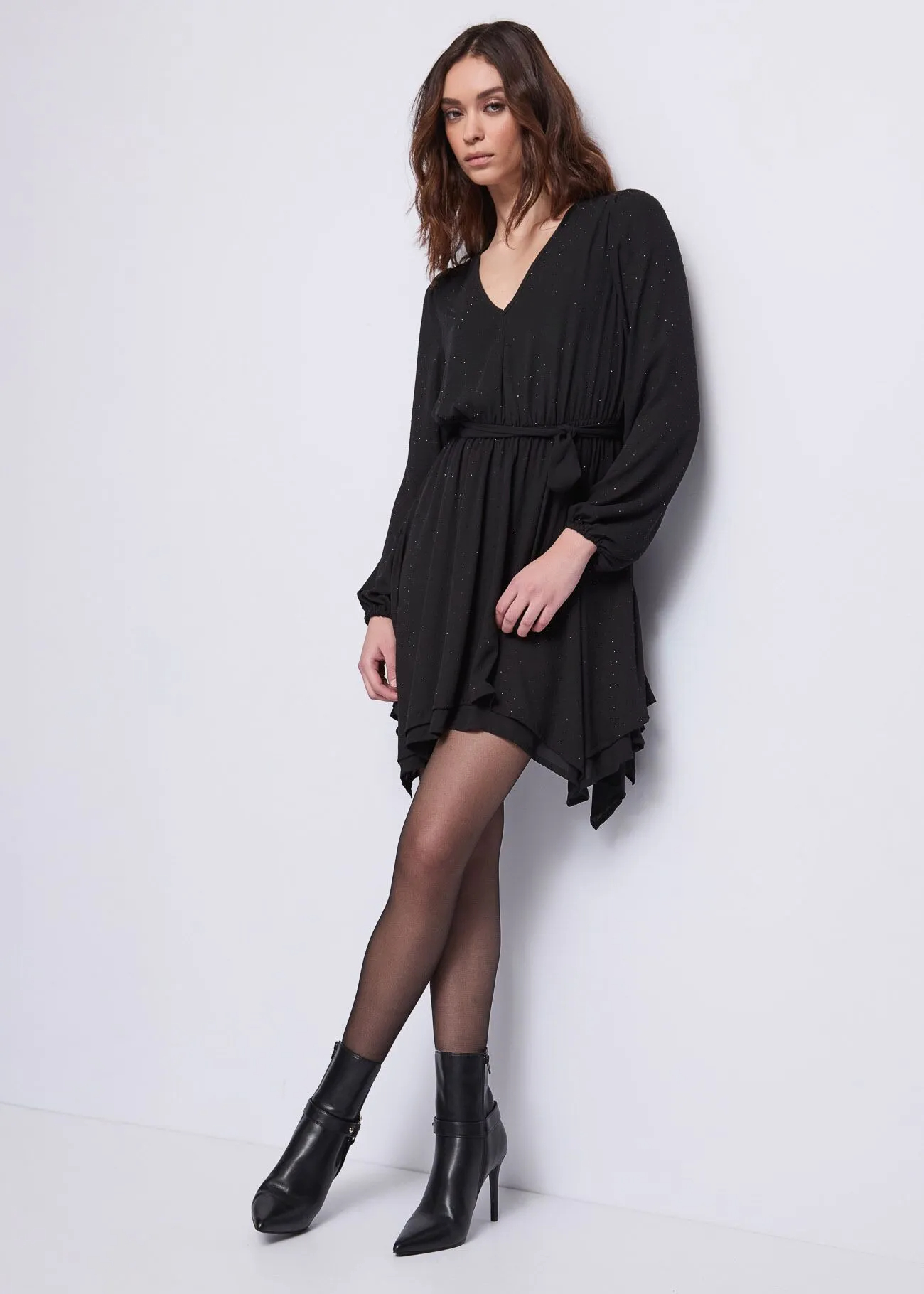 Рокля с камъчета