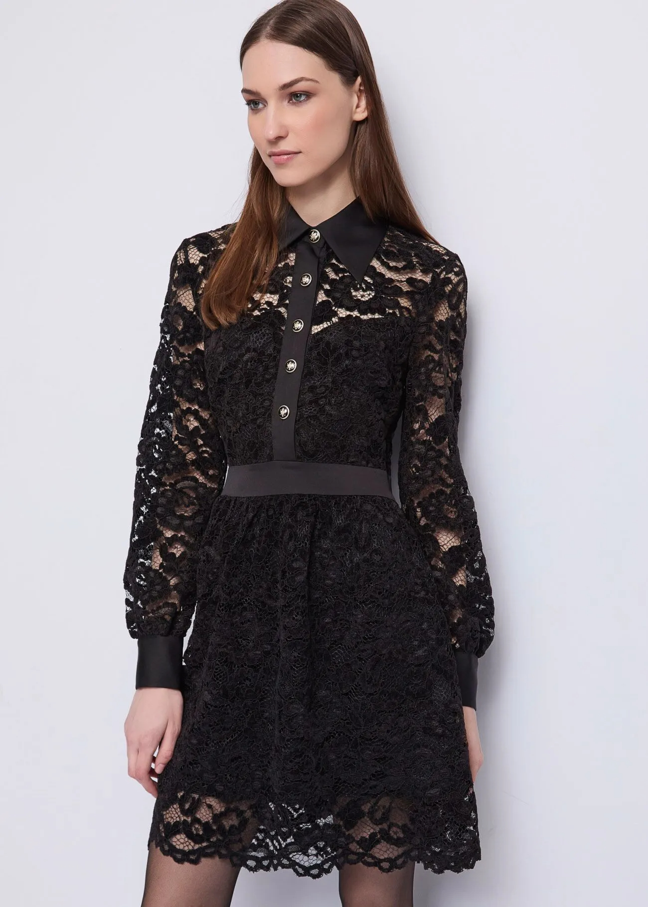 Рокля с дантела