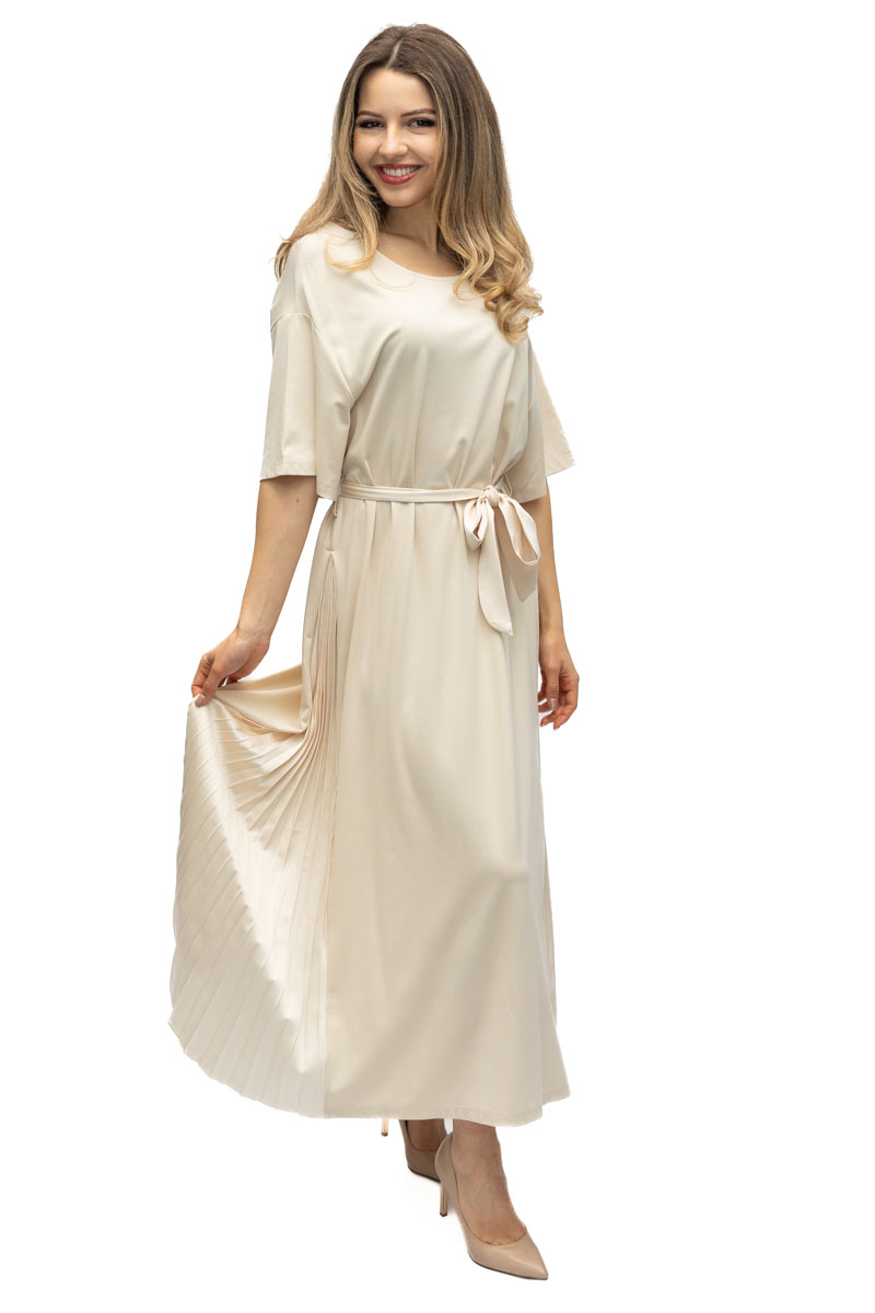 Рокля с плисе детайл